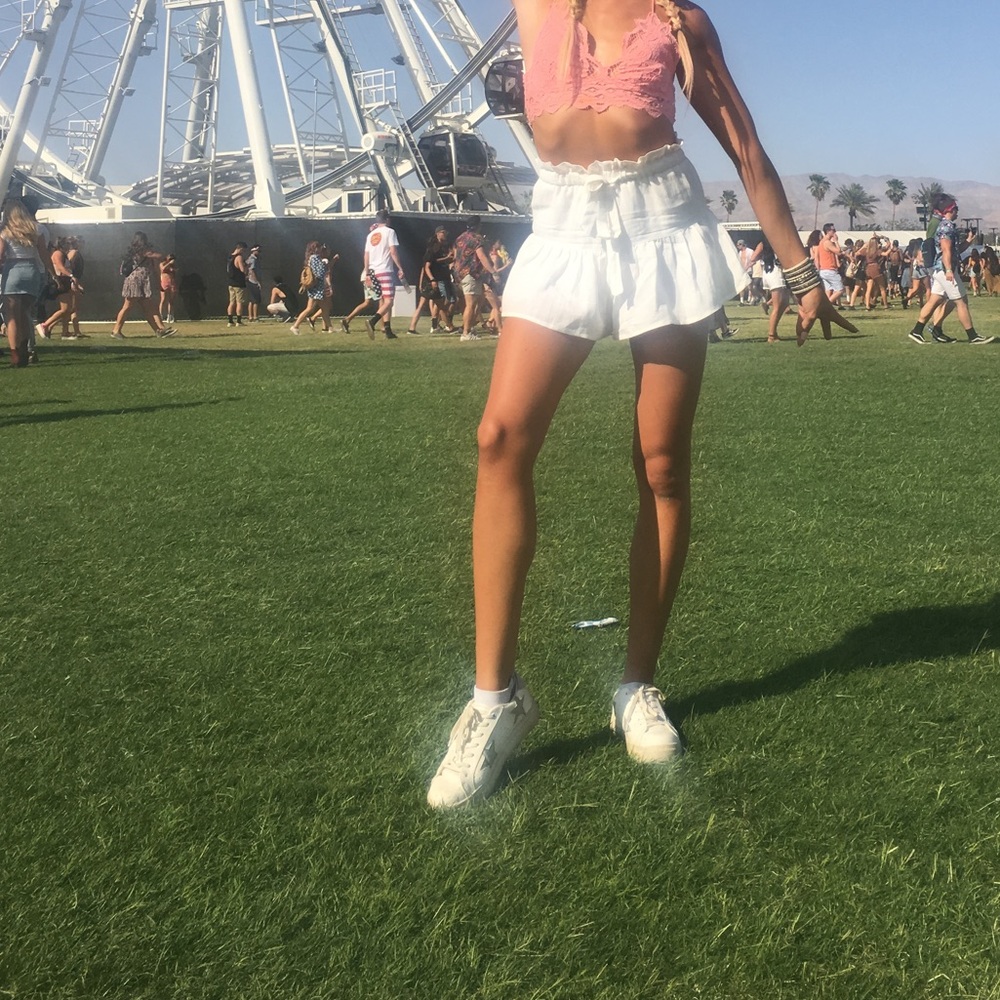White flows shorts